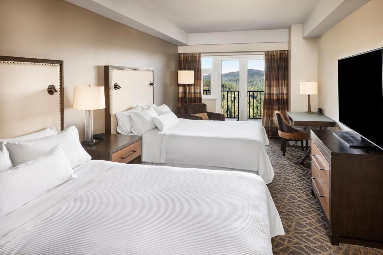 Deluxe Room Balcony Golf View